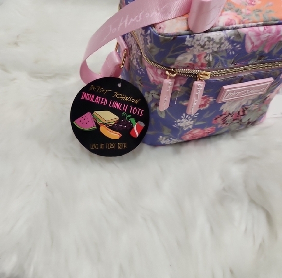 💜🔹️Betsey Johnson 🔹️Floral Crossbody Lunch  Bag - Pink and Purple Lunch Bag - Picture 3 of 4